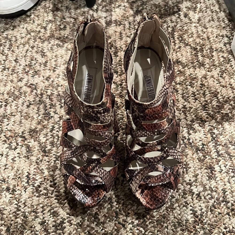 Jennifer Lopez heels size 6